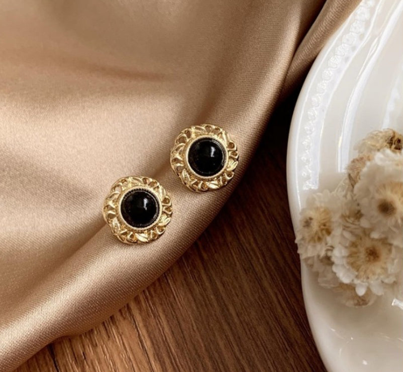 Kolczyki złote z czarnym onyksem