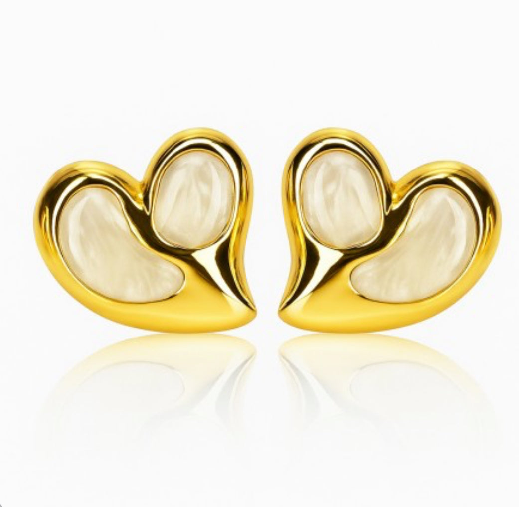 Kolczyki złote serca z masą perłową