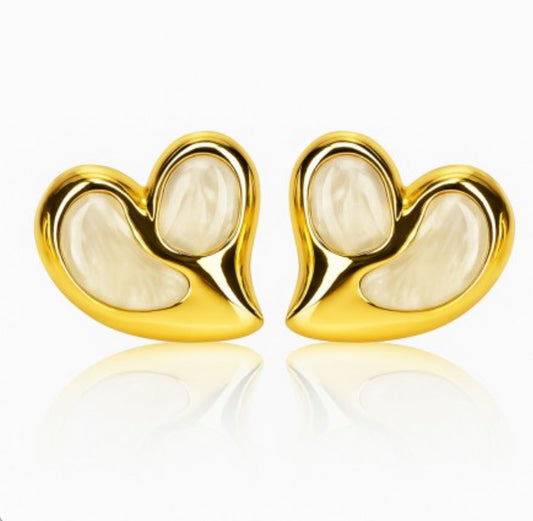Kolczyki złote serca z masą perłową
