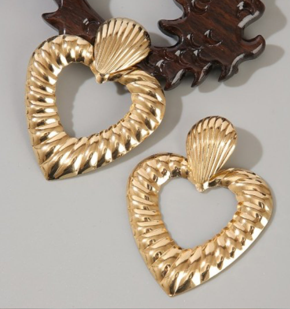 Kolczyki złote serca z fakturą