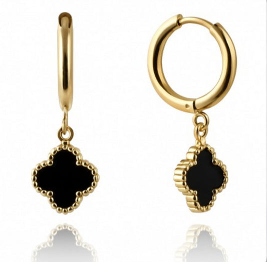 Kolczyki złote z czarna koniczyna